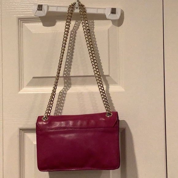 BARNEYS NEW YORK fuschia pink golden link bag - Picture 2 of 11